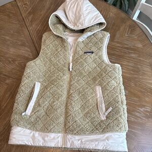 Patagonia reversible Beige Quilted Sherpa Hooded Vest